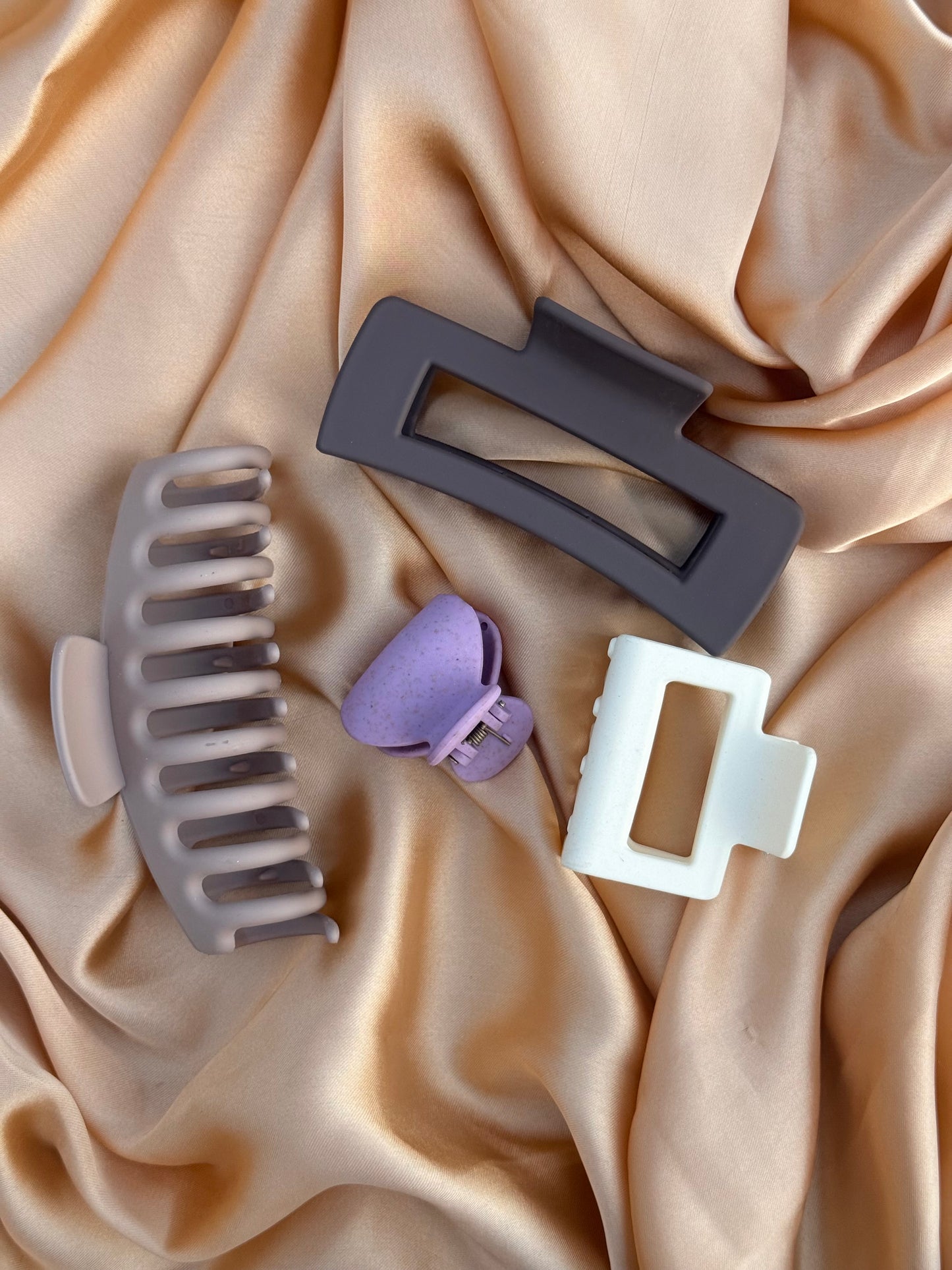 Neem Wooden Detangling Brush with Matte Hair Claw Clips Set (4pcs)