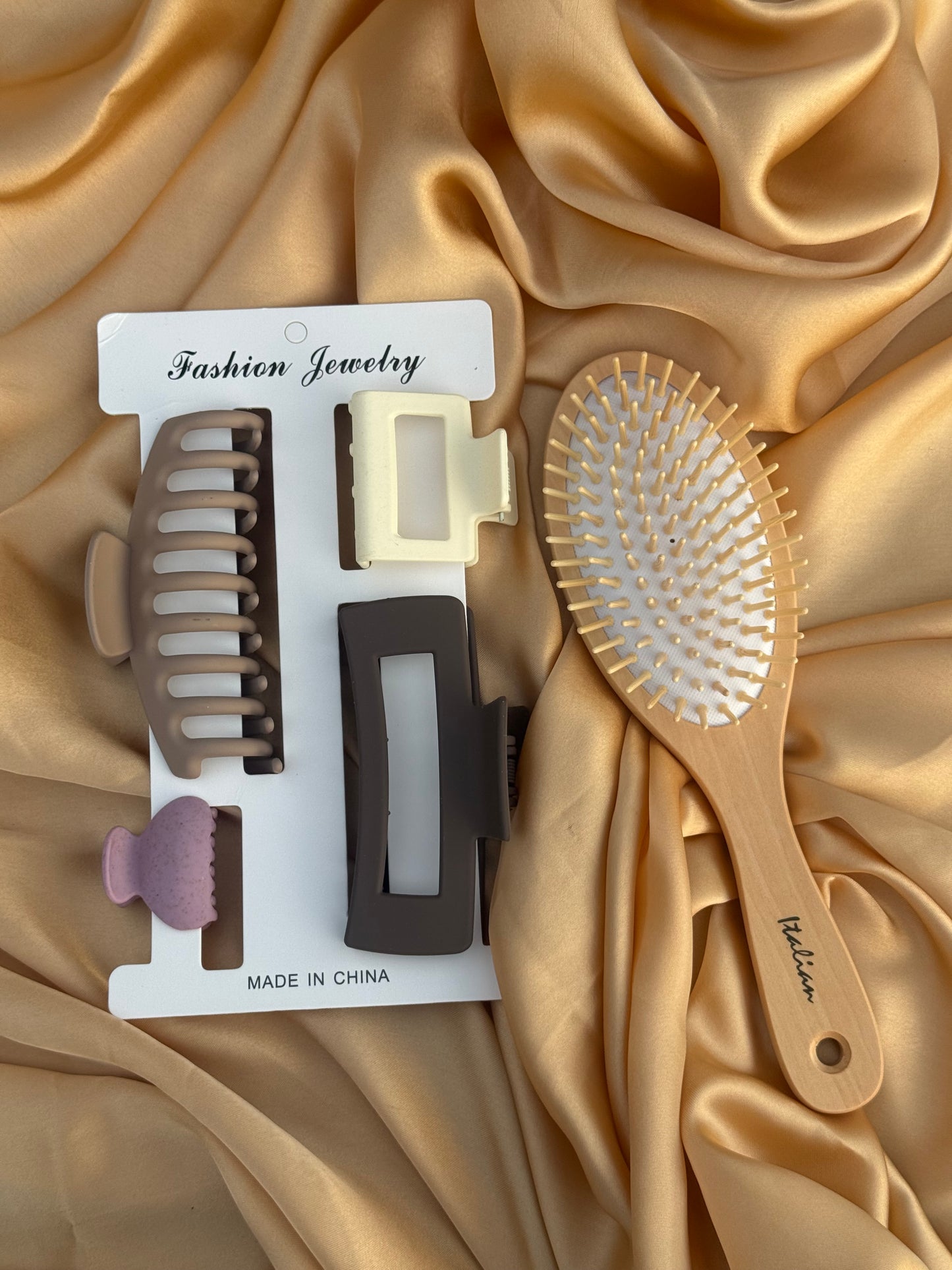 Neem Wooden Detangling Brush with Matte Hair Claw Clips Set (4pcs)